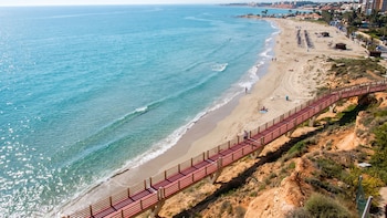Las mejores playas con bandera azul de la Comunidad Valenciana para ir con niños: aguas poco profundas y kilómetros de arena fina