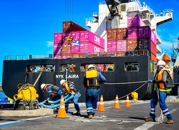 A rota direta da Ocean Network Express entre Los Angeles e Acajutla elimina paradas no México ou no Panamá e reduz o tempo de trânsito para importadores e exportadores. (Foto: Secretário de Imprensa da Presidência)
