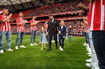 Iker Muniain, homenajeado en San Mamés. (Athletic Club)