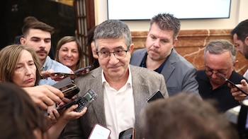 Patxi López ve "dentro de la normalidad" la reunión del Rey con Robles y la cúpula militar por la situación en Ceuta