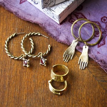 Aros, anillos y amuletos que