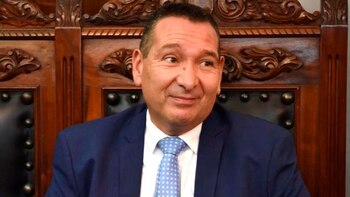 A días de presentarse ante