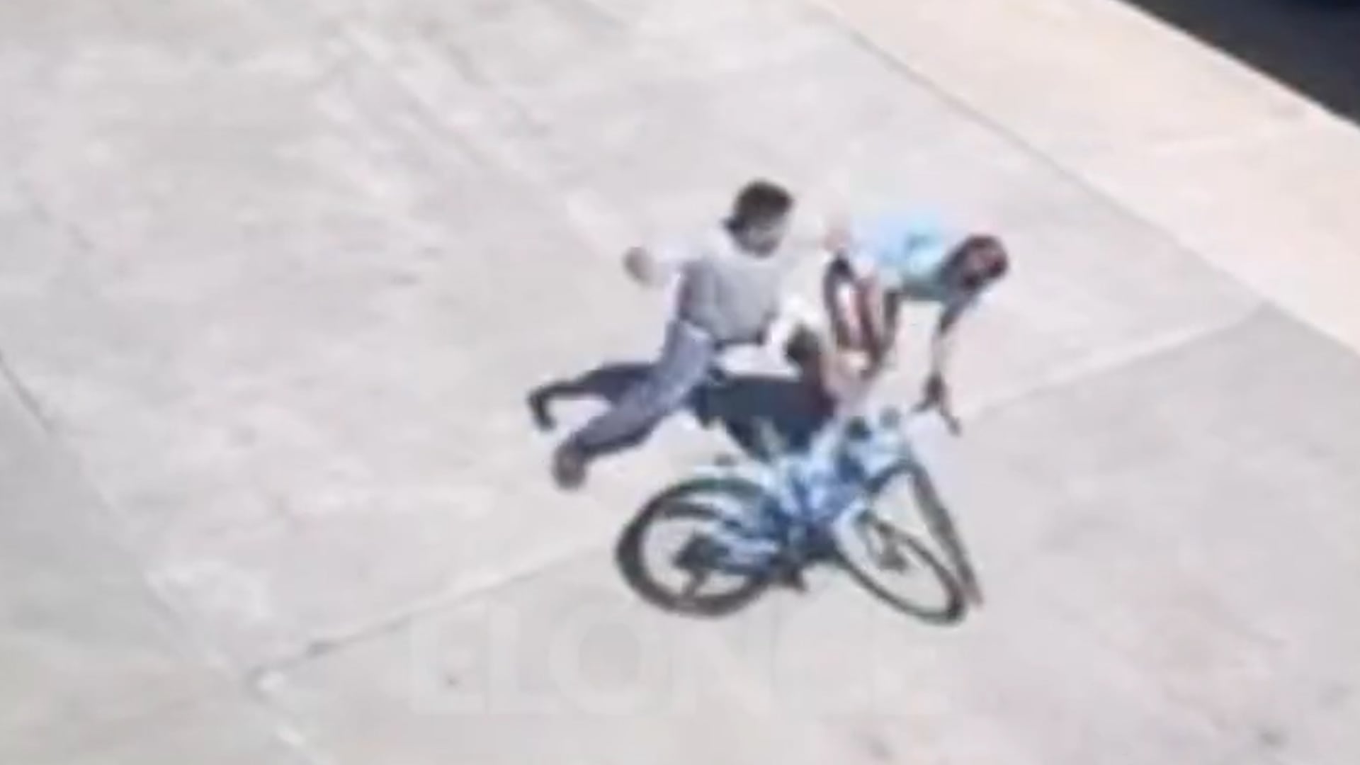 La brutal golpiza al ciclista olímpico Catriel Soto tras una discusión con un camionero (Captura video)