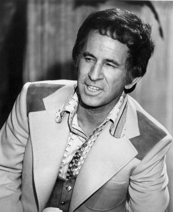 Don Adams reconoció que la enorme popularidad de Maxwell Smart encasilló su carrera artística por la particularidad de su tono de voz