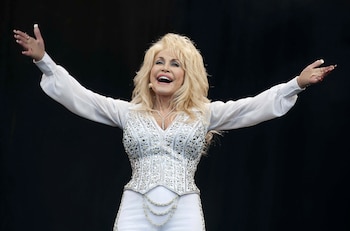 Dolly Parton recibió una donación en 2022 por 100 millones de dólares de Jeff Bezos. (Foto: EFE/EPA/WILL OLIVER)