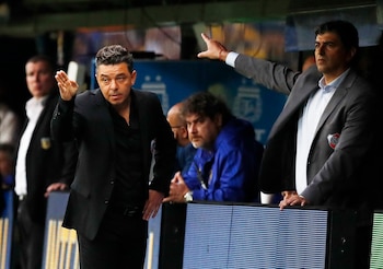 Gallardo se mostró muy activo y algo fastidioso en el banco de suplentes
