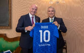 Iván Duque y Gianni Infantino, presidente de la FIFA - crédito FIFA