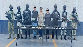 Fuerza Civil de Nuevo León detiene a seis presuntos implicados en bloqueos tras captura de líder criminal en Tamaulipas