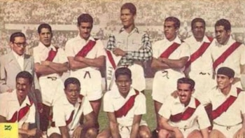 Walter Ormeño, al centro con