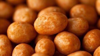 Snack oriental, botana tradicional, cacahuates tostados, mezcla salada y dulce, textura crujiente, aperitivo sabroso, origen japonés. – (Imagen Ilustrativa Infobae)