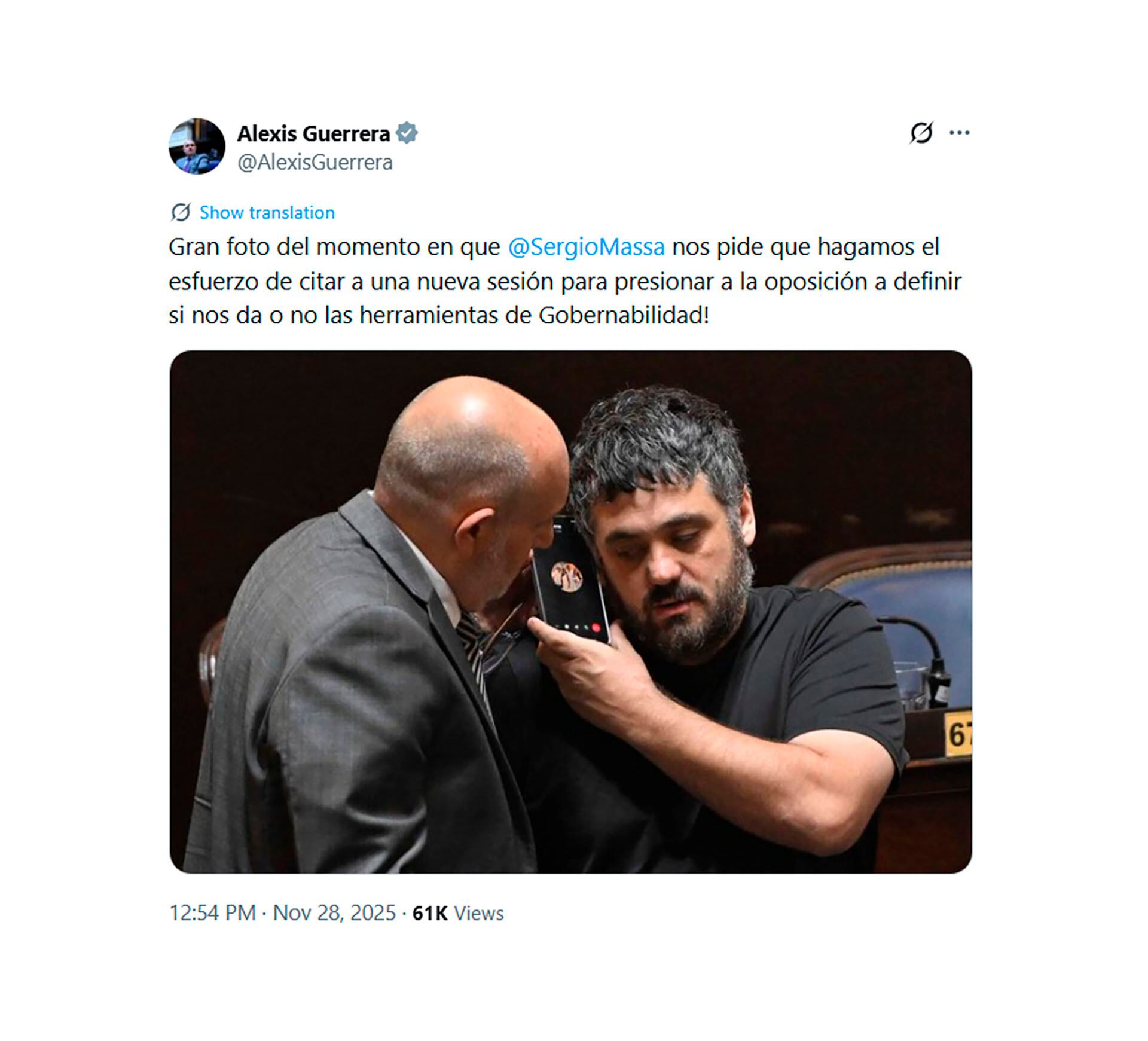 El posteo del presidente de la Cámara de Diputados bonaerense. En la foto, él y Facundo Tignanelli hablan por teléfono con Massa