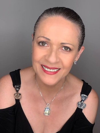 La reconocida actriz compartía vehículo