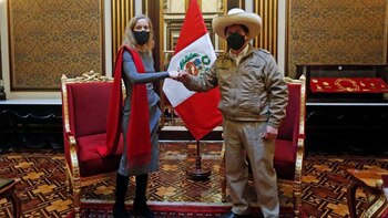 Pedro Castillo junto a Lisa