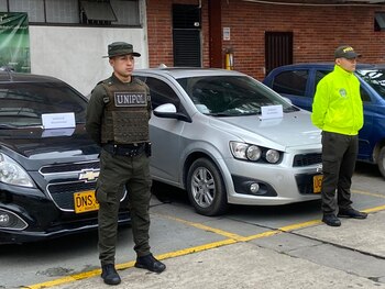 Supuesto concesionario de automóviles en