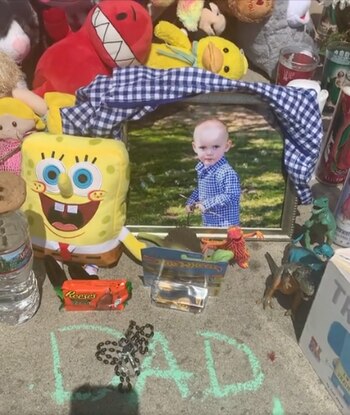 Vecinos realizaron un memorial afuera