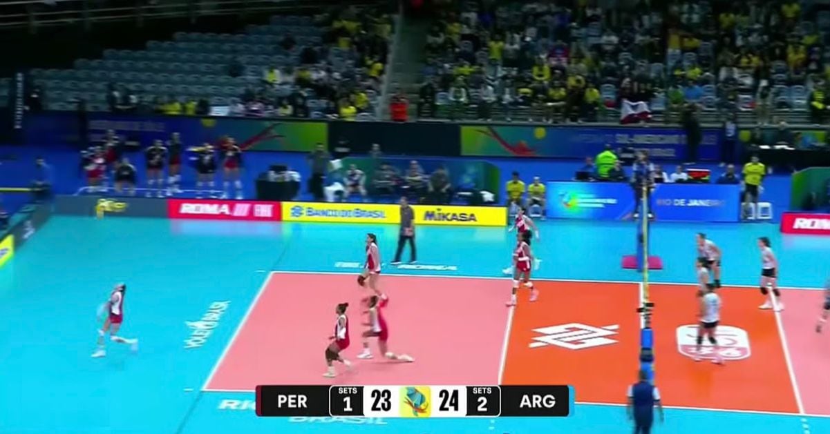 La salvada de Kiara Montes en el Perú vs Argentina por Campeonato Sudamericano de Vóley 2026.
