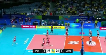 La salvada de Kiara Montes en el Perú vs Argentina por Campeonato Sudamericano de Vóley 2026.