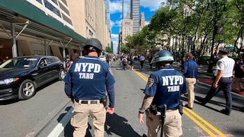 Unos agentes del Departmento de