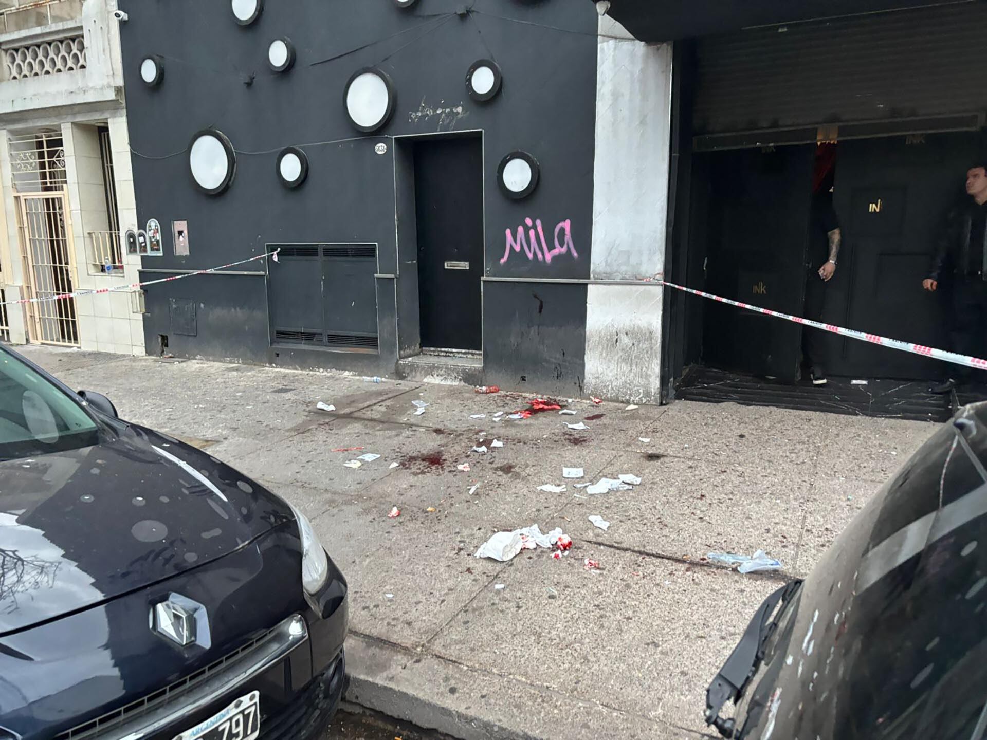 Así quedó la vereda del boliche Ink tras la batalla campal.