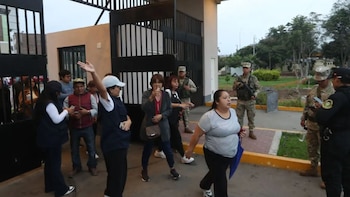 Las Fiscalías en Prevención del Delito verifican junto con la ONPE el traslado del material electoral desde los centros de acopio hasta las mesas de votación. (Andina)