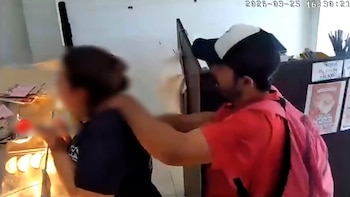 Moreno: le pegó con una pala a un ladrón para defender a una mujer de un robo dentro de una pizzería