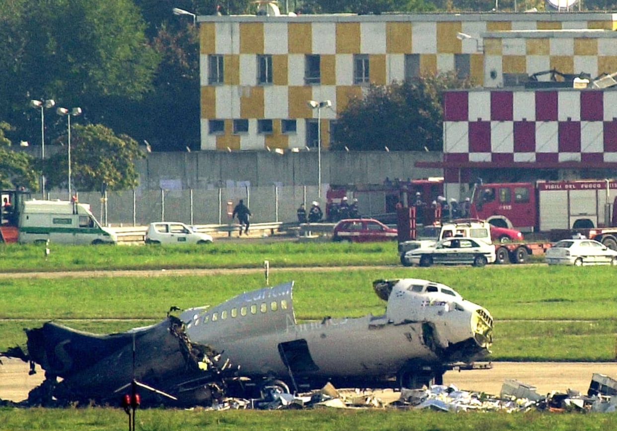 El colisión entre un MD-87 y un Cessna en el aeropuerto de Linate provocó la muerte de 118 personas