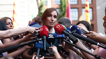 Mónica García insta a poner todos los recursos frente a los incendios y "no ser negacionista" del cambio climático