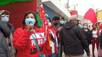 Dina Boluarte en campaña presidencial.