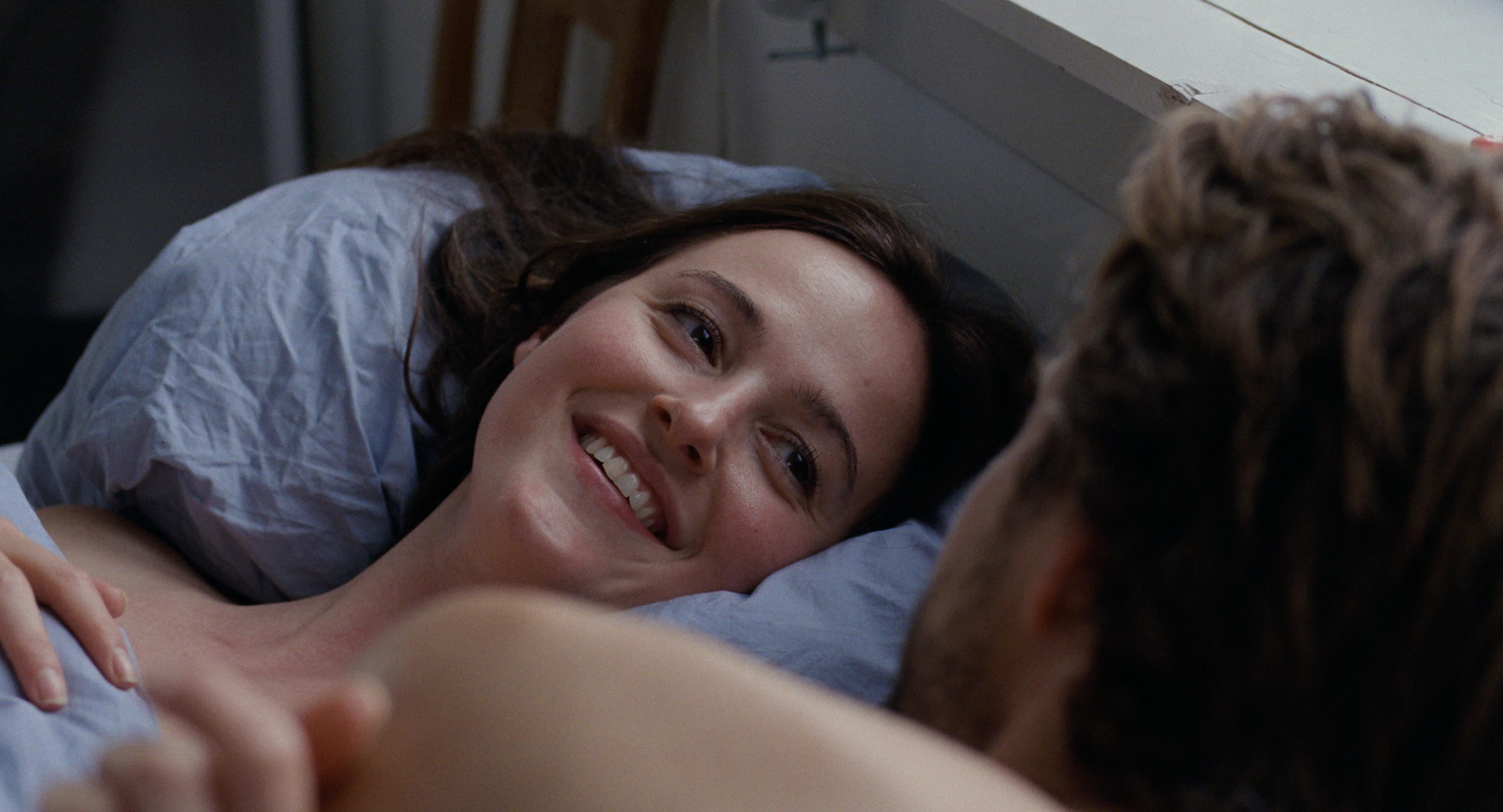 La ambientación en Oslo y la casa familiar refuerzan el carácter introspectivo y visualmente coherente de la película. (Mubi)