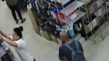 Detuvieron a un hombre por acosar a mujeres en dos tiendas de California: ya había sido arrestado por hechos similares