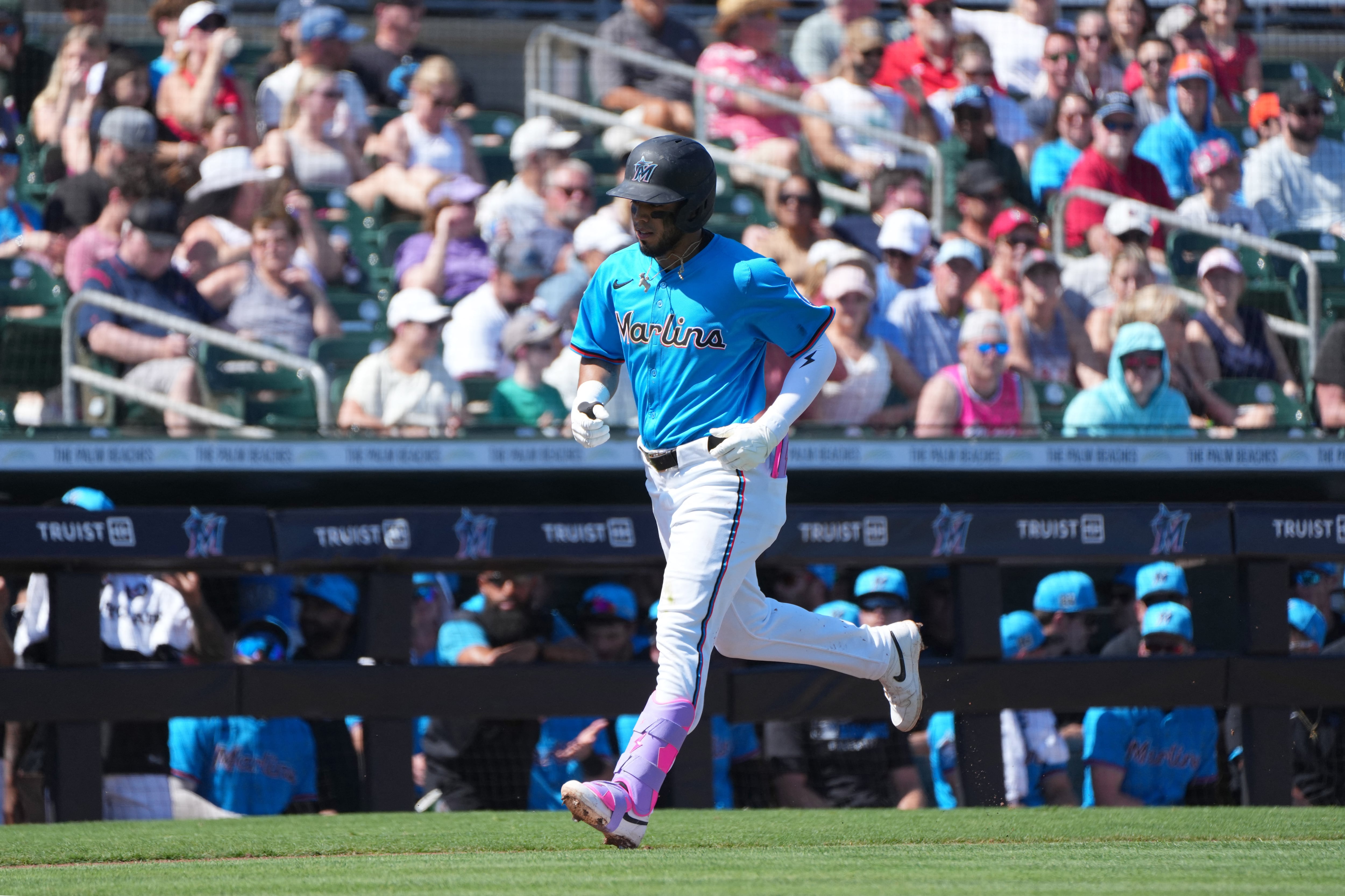 Jared Serna conectó una rola de doble play enn su debut. (Jim Rassol-Imagn Images)