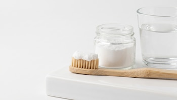 Cómo hacer una mezcla con la pasta de dientes y bicarbonato de sodio para remover el sarro fácilmente