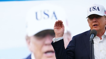 Trump dice que para controlar la IA solo se necesita un presidente inteligente