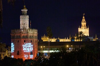 La Torre del Oro, iluminada