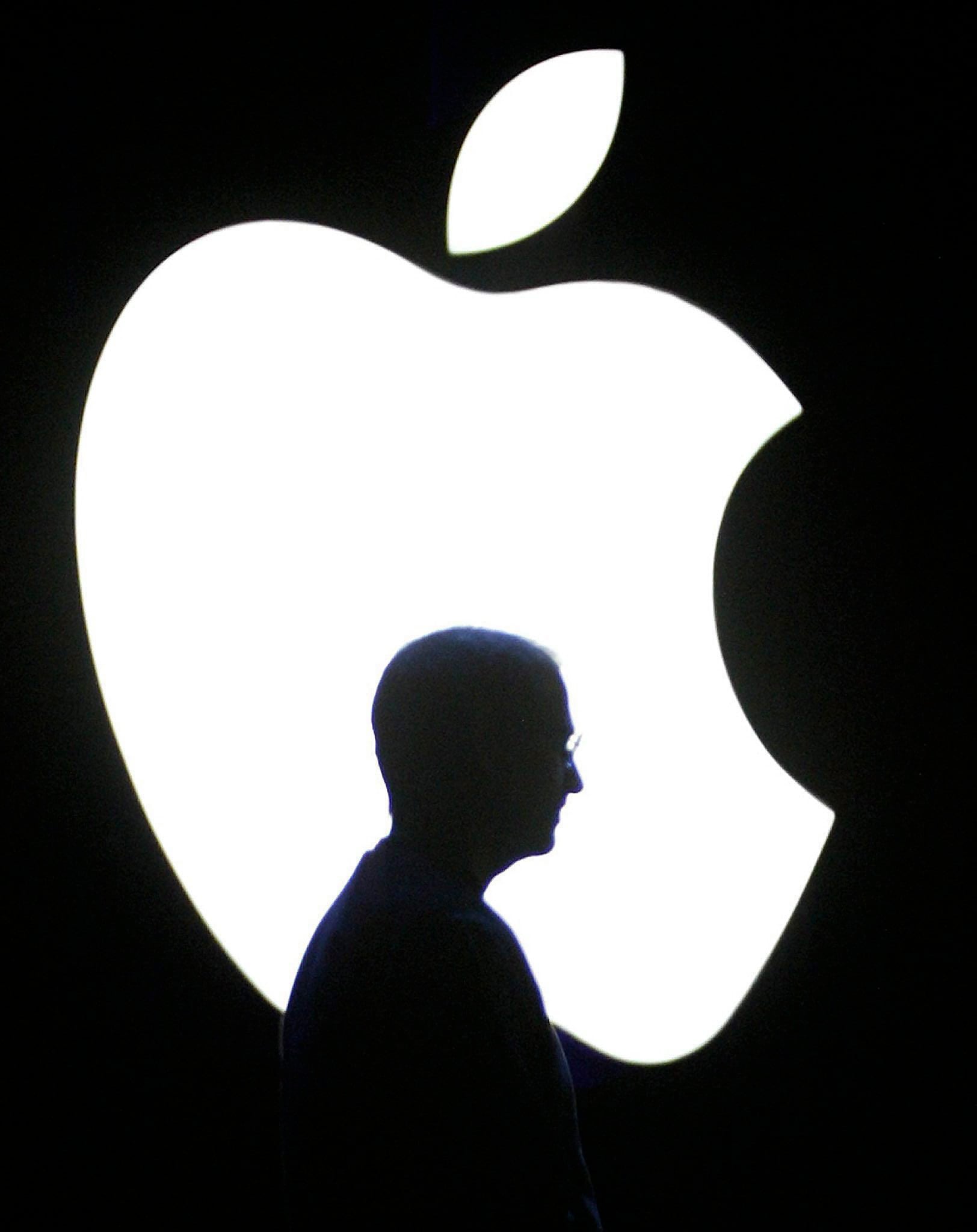 Steve Jobs pospuso la intervención quirúrgica durante nueve meses para aplicar tratamientos alternativos como dietas y acupuntura (EFE/JOHN G. MABANGLO)