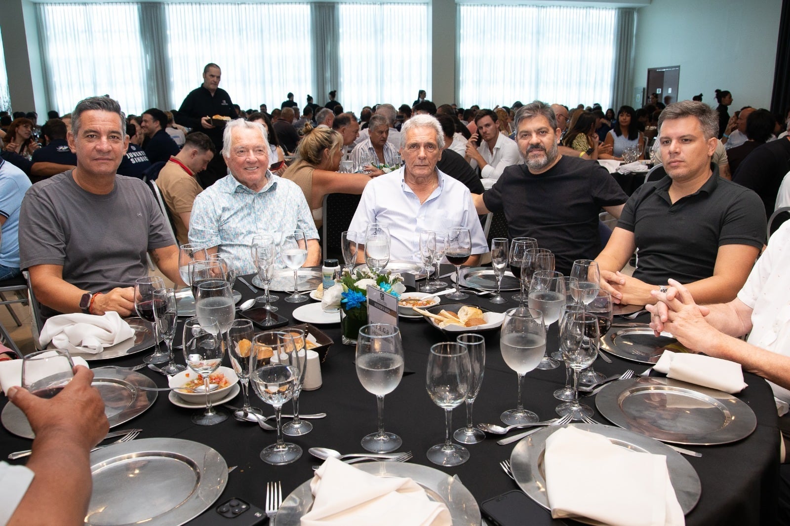 Los sindicalistas Barrionuevo, Acuña, Maturano con los enviados de Kicillof, Carlos Bianco y Santiago Pérez Teruel