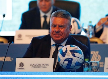 Claudio "Chiqui" Tapia fue autorizado por la Justicia a viajar a la CONMEBOL (Foto: Reuters/César Olmedo)