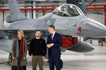 Zelensky al recibir unos F-16