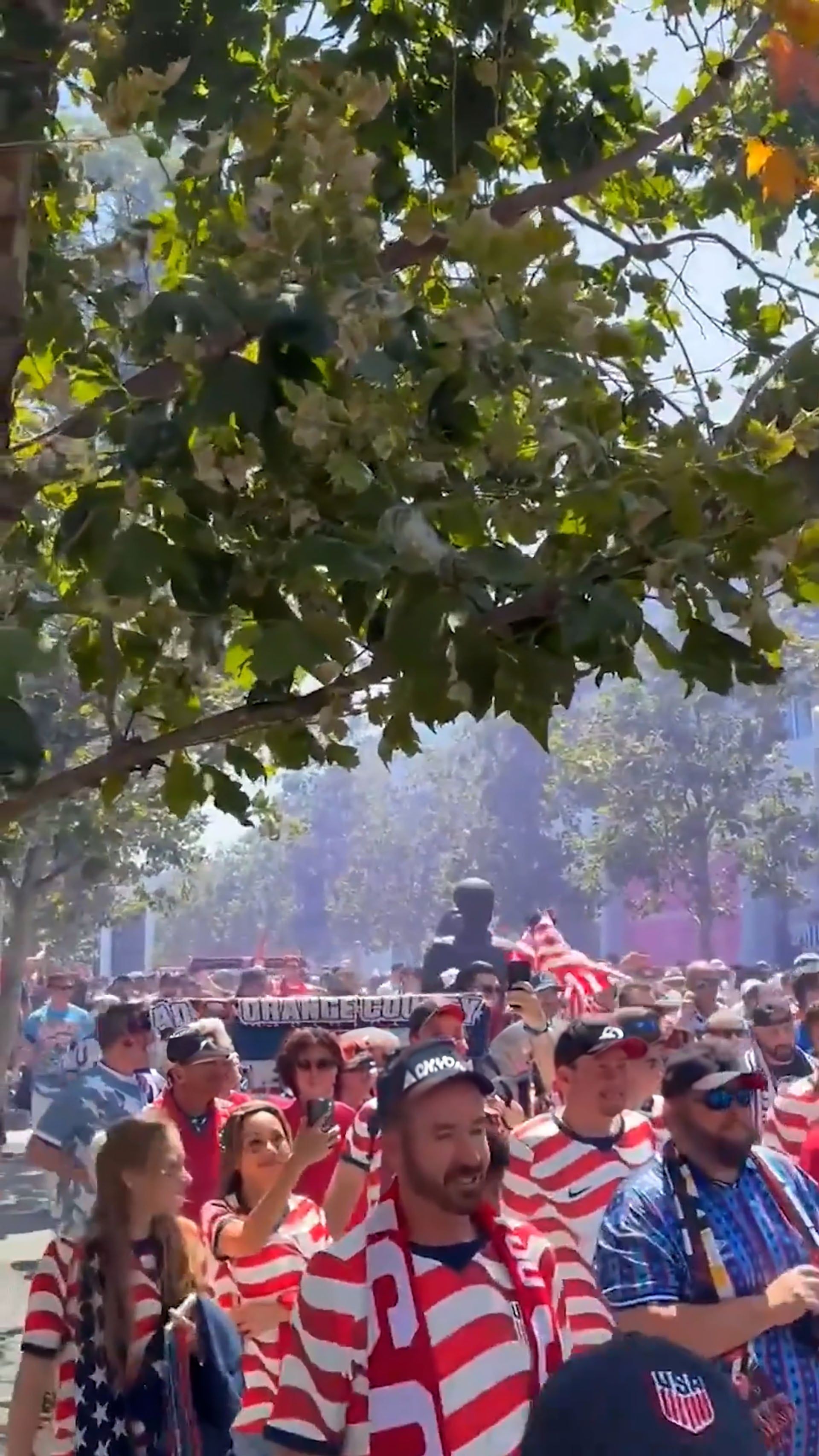 Los hinchas de Estados Unidos recibieron al plantel de Mauricio Pochettino en San José con cánticos, banderas y apoyo antes del cruce con Bosnia