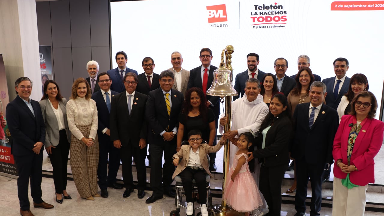 Representantes empresariales, autoridades y miembros de la Fundación Teletón participan en el tradicional campanazo en la Bolsa de Valores de Lima para dar inicio a la campaña de 2026.