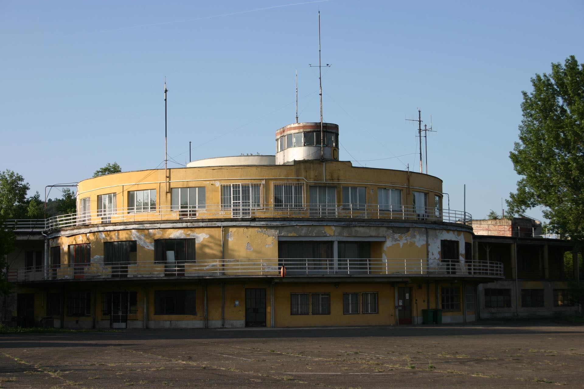 El antiguo hangar de Budaörs fue el más grande de Europa y simboliza el legado de la aviación húngara (foto: Wikipedia)