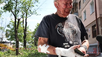 Mueren tres personas y decenas resultan heridas tras nuevos ataques nocturnos de Rusia sobre Ucrania