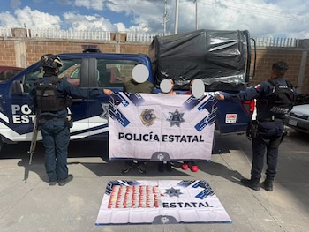 Dos mujeres y un hombre fueron los detenidos en la sucursal bancaria. Crédito: SSP Durango