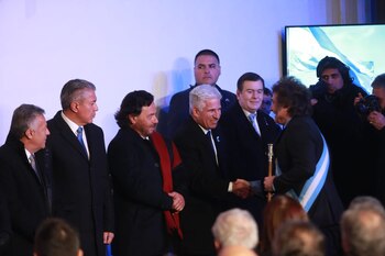 Milei, saludando a los gobernadores