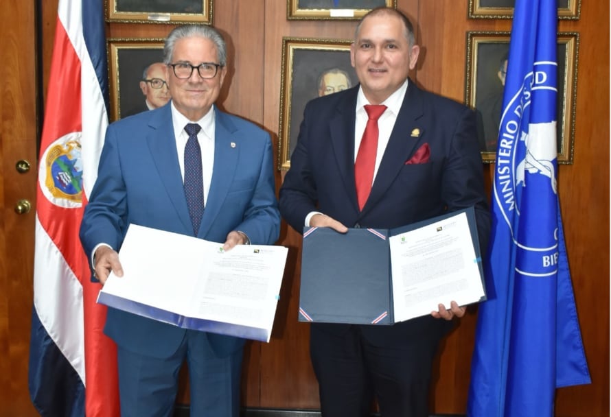 Costa Rica y Panamá firmaron un Memorando de Entendimiento para implementar un Carné Sanitario Binacional dirigido a trabajadores ngäbe-buglé que realizan labores agrícolas temporales. Crédito: Ministerio de Salud Costa Rica