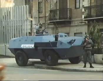 Afuera de los Tribunales italianos,