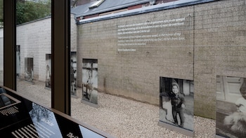 El museo exhibe uniformes de