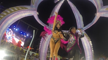 “Nunca desfile en una comparsa, por eso le quiero agradecer a Dolores la oportunidad que me dan", había manifestado antes de su presentación, Charlotte Caniggia