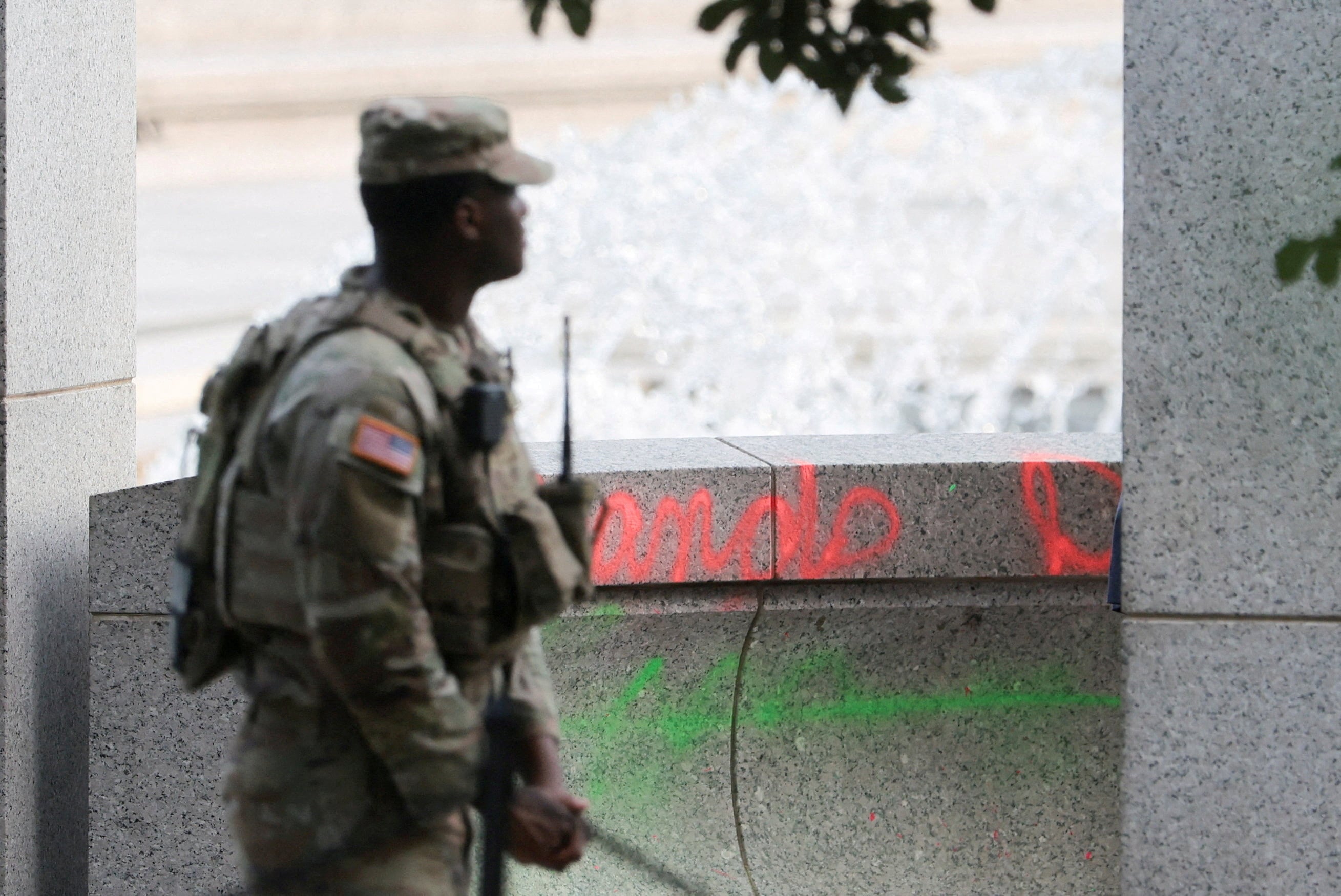 La fiscal Jeanine Ferris Pirro sostuvo que el vandalismo en el memorial de la Segunda Guerra Mundial ofende el servicio y sacrificio de los veteranos (REUTERS/Kylie Cooper).