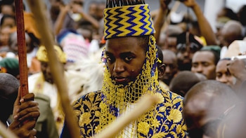 Muere a los 34 años el rey más joven del mundo: Oyo Nyimba Kabamba Iguru Rukidi llegó al trono con tres años y ha muerto por causas desconocidas